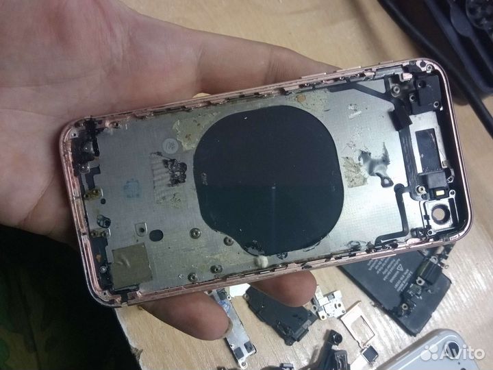 На iPhone 8 корпус,нижний шлейф,камера,акб,вибро