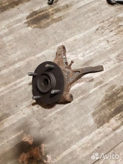 Кулак поворотный левый Mitsubishi lancer 9