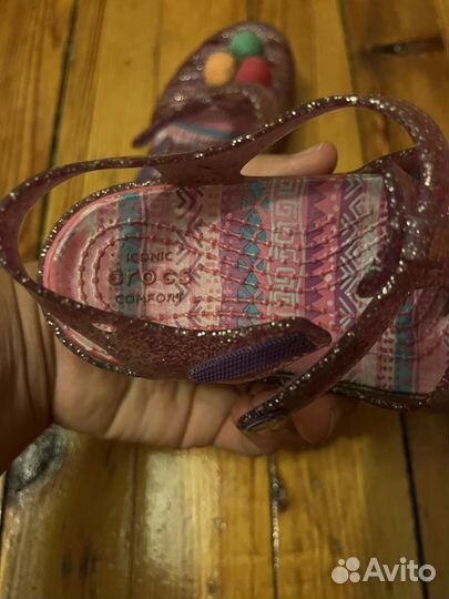 Сандали для девочки crocs