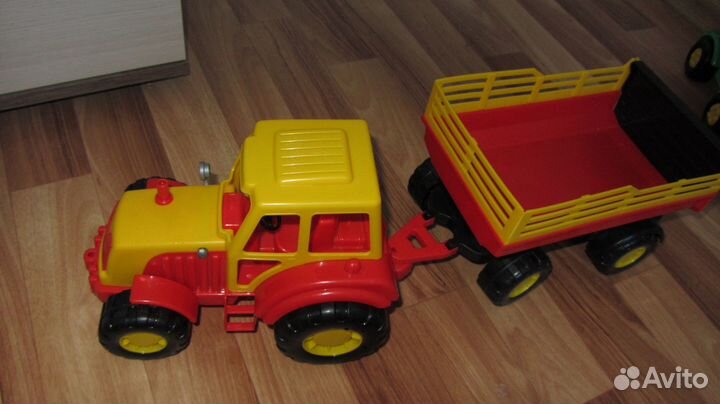Машина грузовик, самосвал, трактор с прицепом