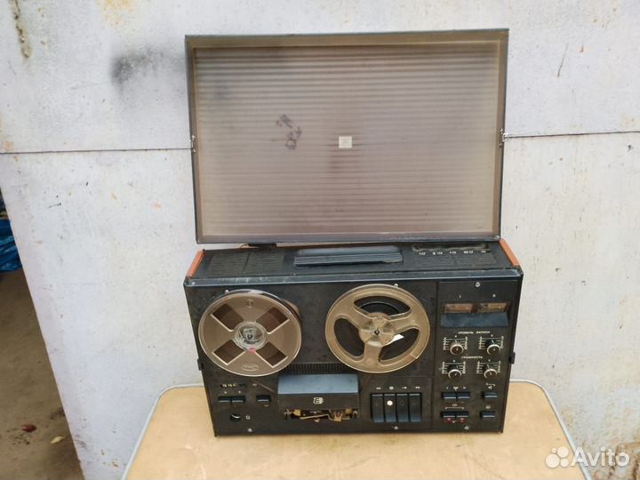 Катушечный магнитофон