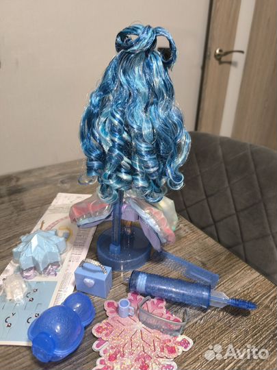 Rainbow high winter wonderland