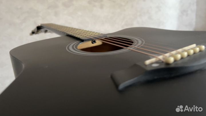 Акустическая гитара