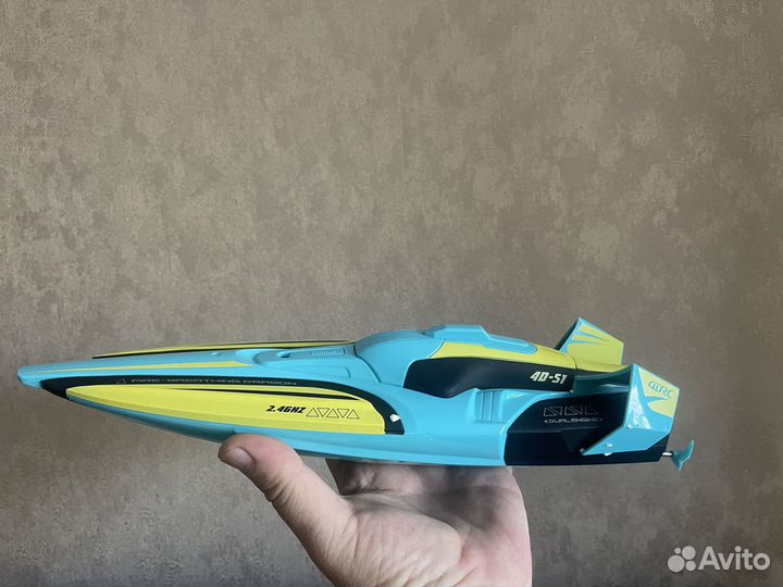 Радиоуправляемый катер