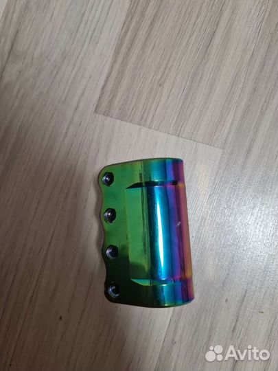 Зажим для трюкового самоката