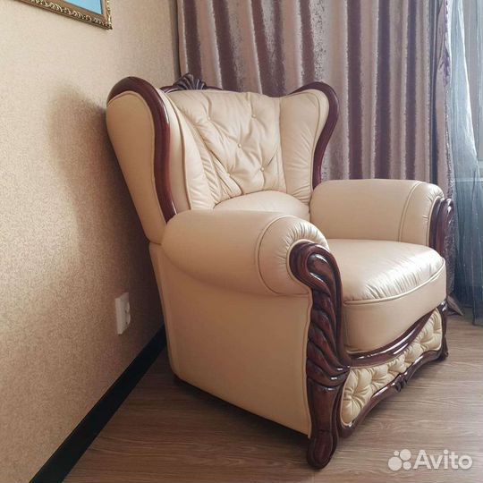 Кожаное кресло