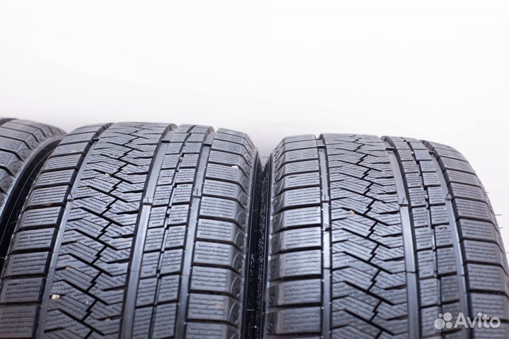 Triangle Snowlink TWT02 225/40 R19 и 255/35 R19 93V