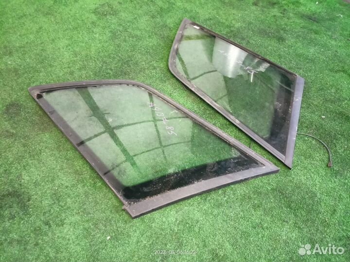 Стекло собачника пара Audi A4 Avant B7 BGB 2005