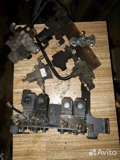 Кран уровня пола главный Scania 5R 1448078