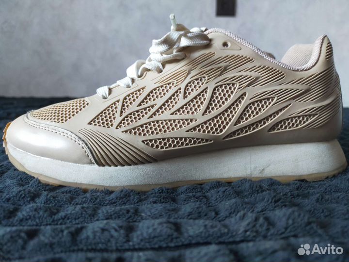 Кроссовки женские