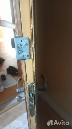 Дверь входная металлическая б/у