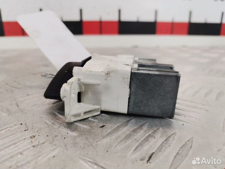 Кнопка аварийной сигнализации Ford Focus 2000