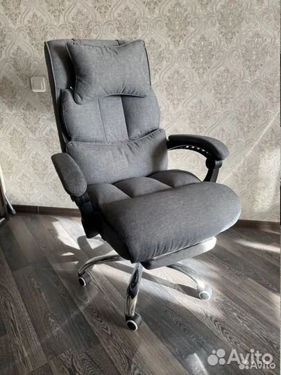 Компьютерное кресло с функцией массажа