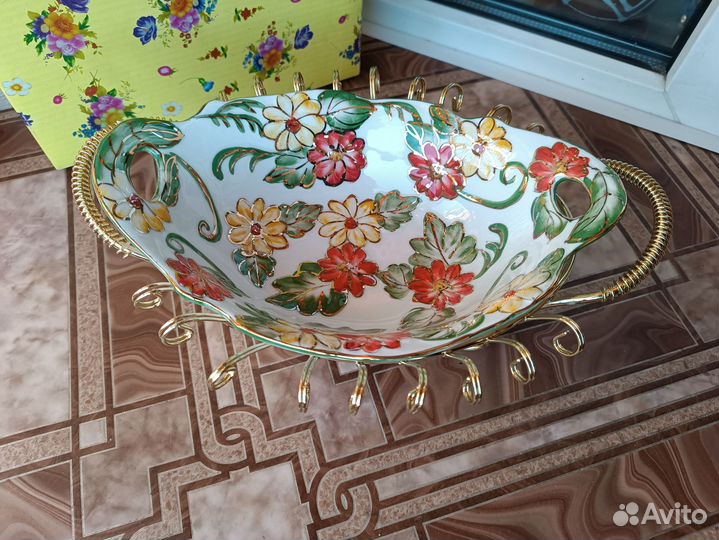 Блюдо (салатник) на подставке