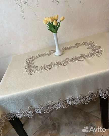 Скатерть с кружевом