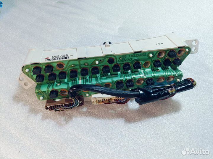 Панель приборов (переключение скоростей) Toyota