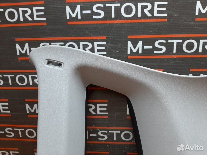 Обшивка стойки задняя правая Volkswagen Tiguan 5N