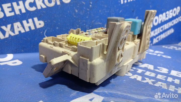 Блок предохранителей салона Toyota Avensis седан