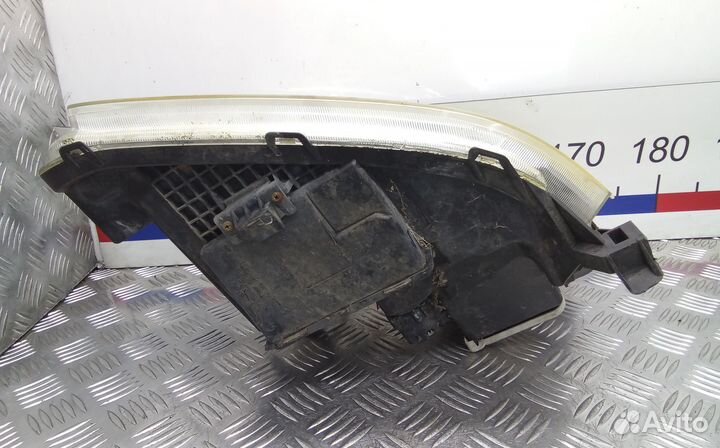 Фара Toyota Avensis T25 (2003-2008)