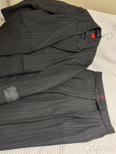 Брючный костюм hugo boss черный в полоску
