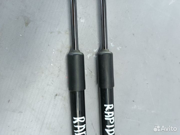 Амортизатор крышки багажника Skoda Rapid