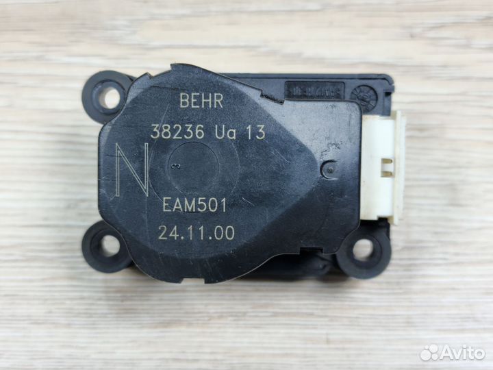 Моторчик заслонки отопителя Пежо Ситроен Рено