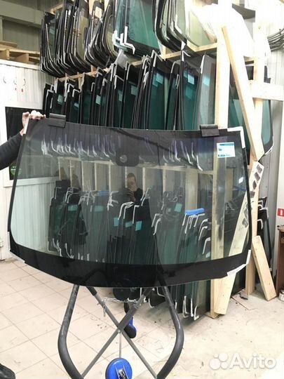 Лобовое стекло Nissan X-Trail