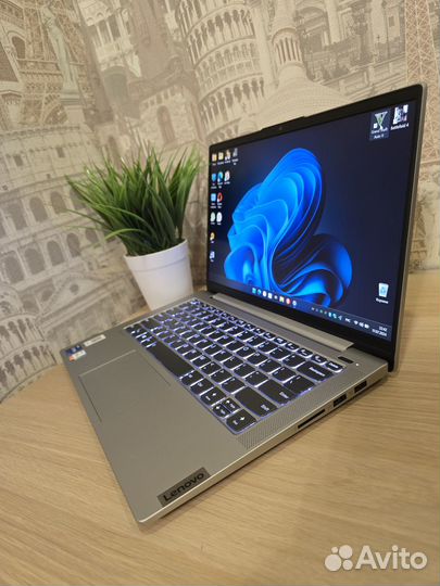 Lenovo 8-ядер Core i7/ 16Gb DDR4/ Iris XE 8Gb/ SSD