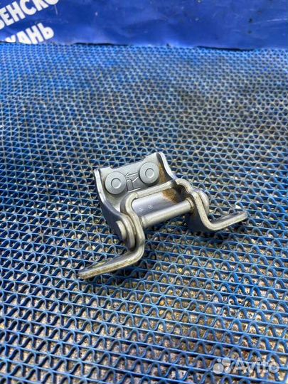 Петля двери Honda Fit хэтчбек 2003