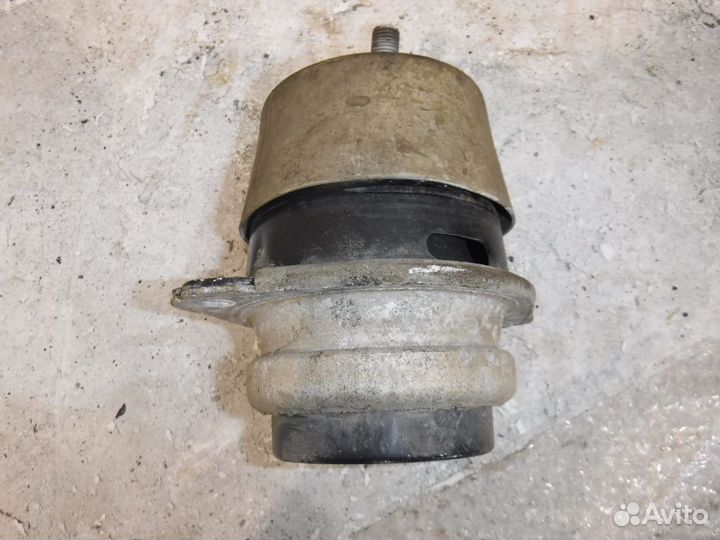 Подушка двигателя