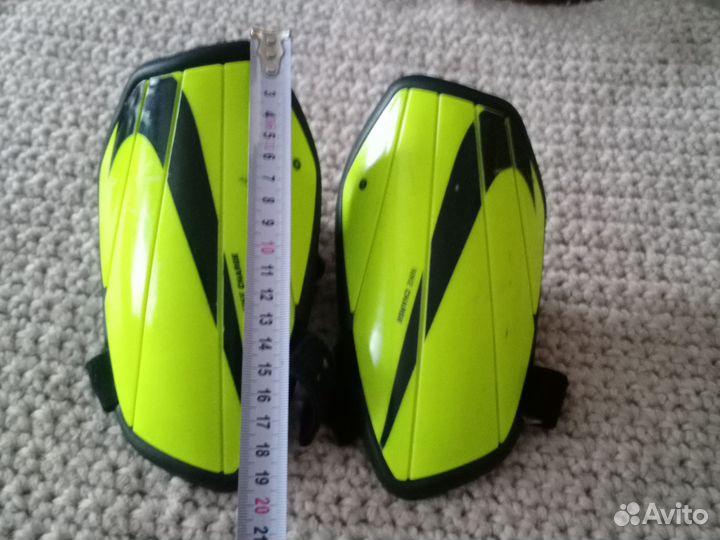 Футбольные щитки