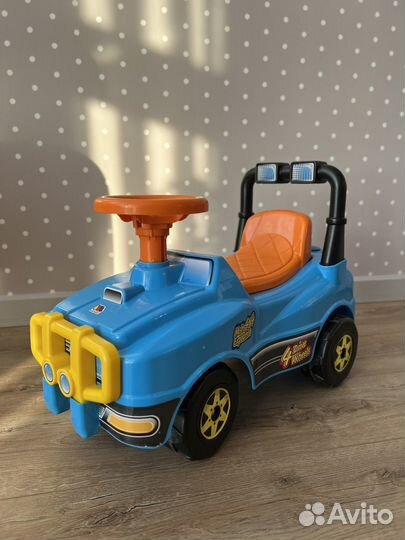 Машинка детская с ручкой
