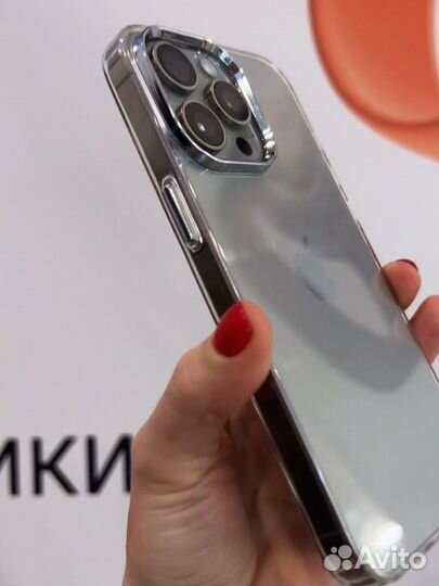 Силиконовый прозрачный чехол на iPhone 15