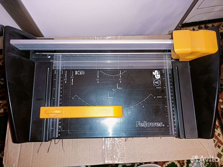 Резак для бумаги роликовый