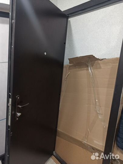 Входная металлическая дверь