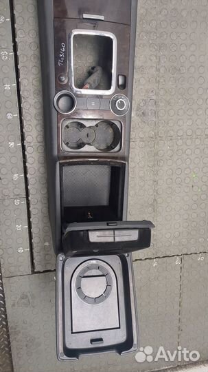 Консоль салона Volkswagen Touareg, 2007