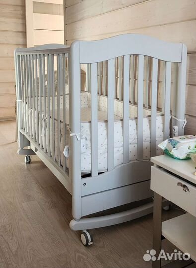 Детская кроватка 