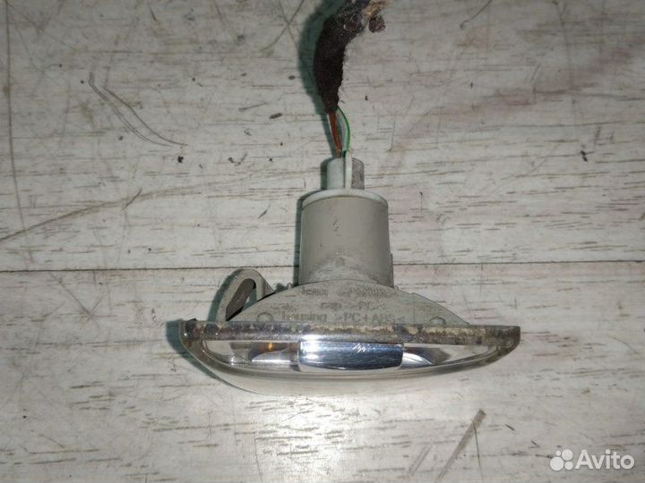 Повторитель в крыло передний Opel Astra H Twin