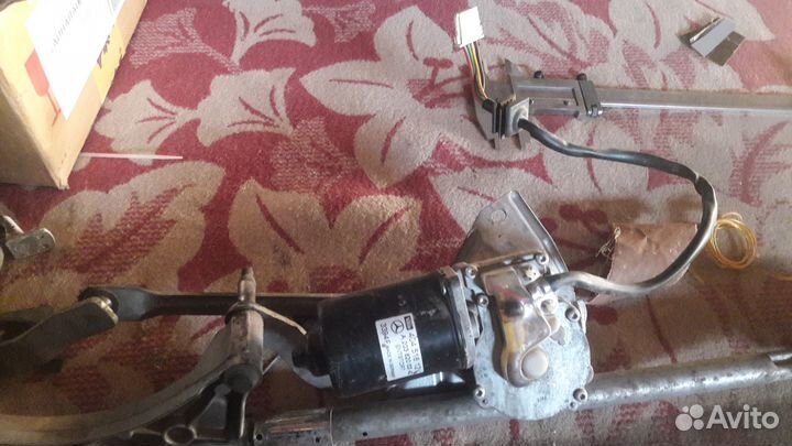 Механизм стеклоочистителя на mercedes-benz C-Clas