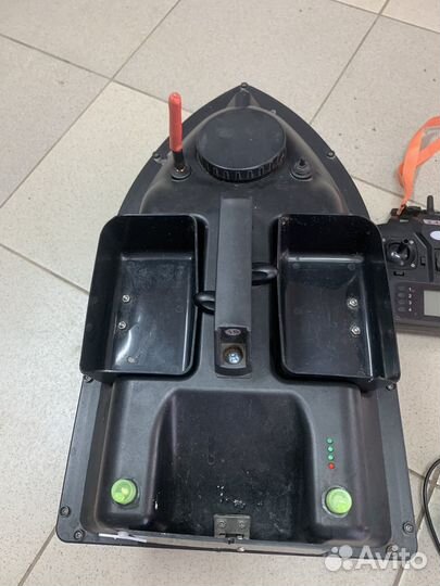 Прикормочный кораблик для рыбалки