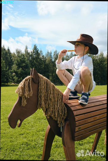 Лошадка деревянная. Ландшафтный интерьер