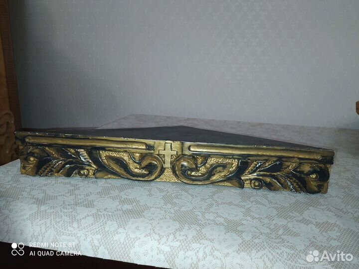 Угловая полка для икон