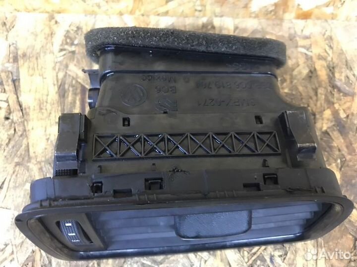 Дефлектор воздушный передний правый Volkswagen