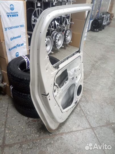 Задняя левая дверь Б.У Оригинал Toyota Hilux