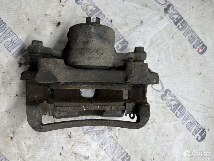 Суппорт передний Nissan Avenir