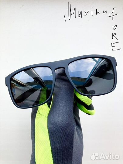 Поляризационные солнцезащитные очки чёрные