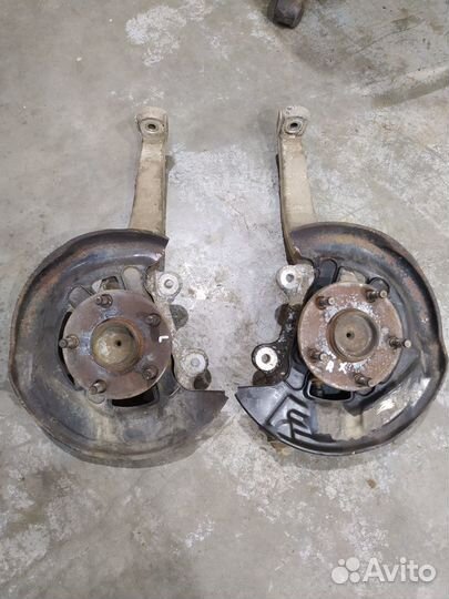 Кулак передний lexus IS250