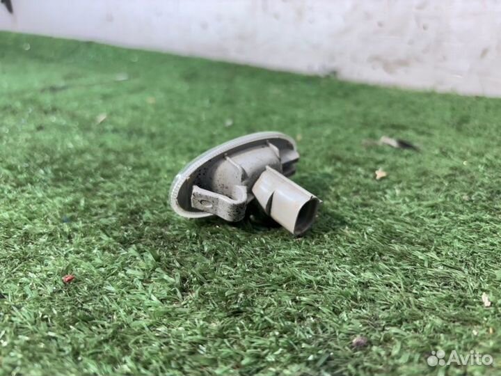 Повторитель в крыло Mazda 3 хетчбек Z6 2008