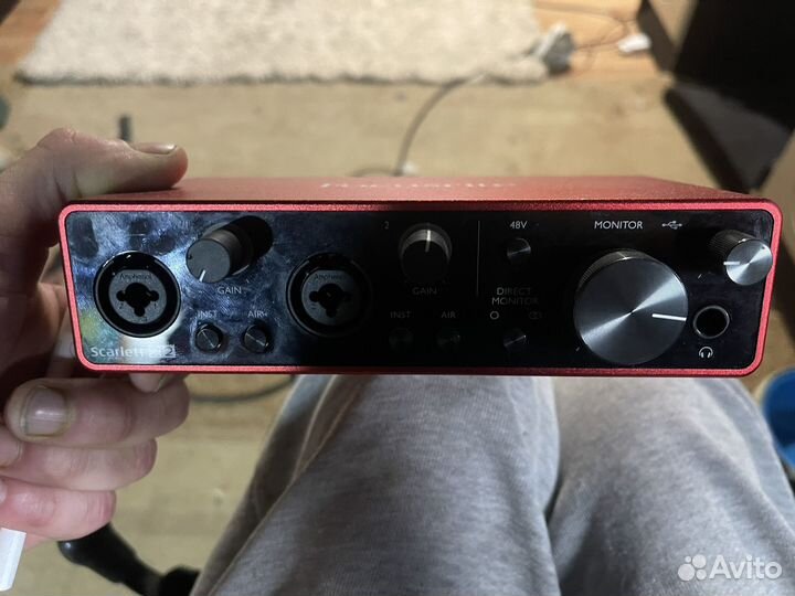 Звуковая карта focusrite scarlett 2i2