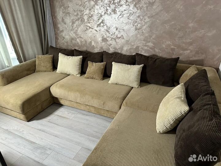 Большой угловой диван